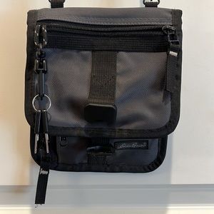 Eddie Bower crossbody wallet